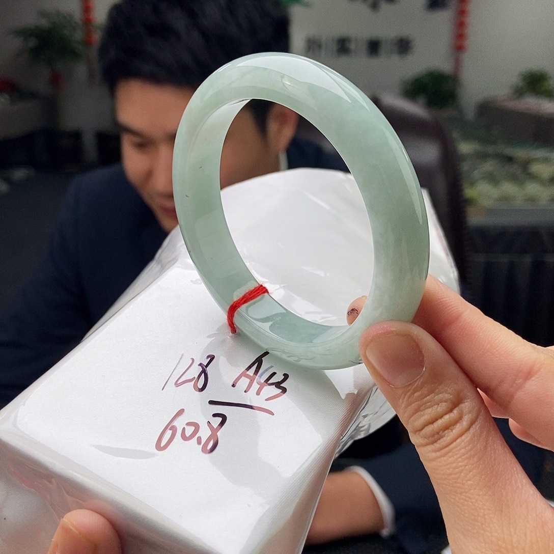 翡翠手镯未镶嵌拍一发一