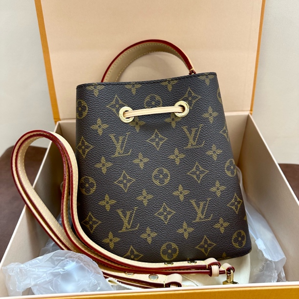 95新 LouisVuitton/路易威登 新款水桶包bb/经典手拎腋下包