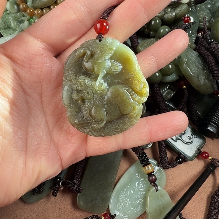 和田玉颈饰未镶嵌