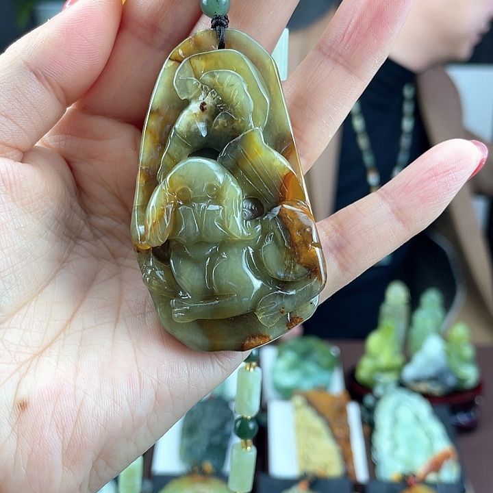 蛇纹石玉未镶嵌颈饰