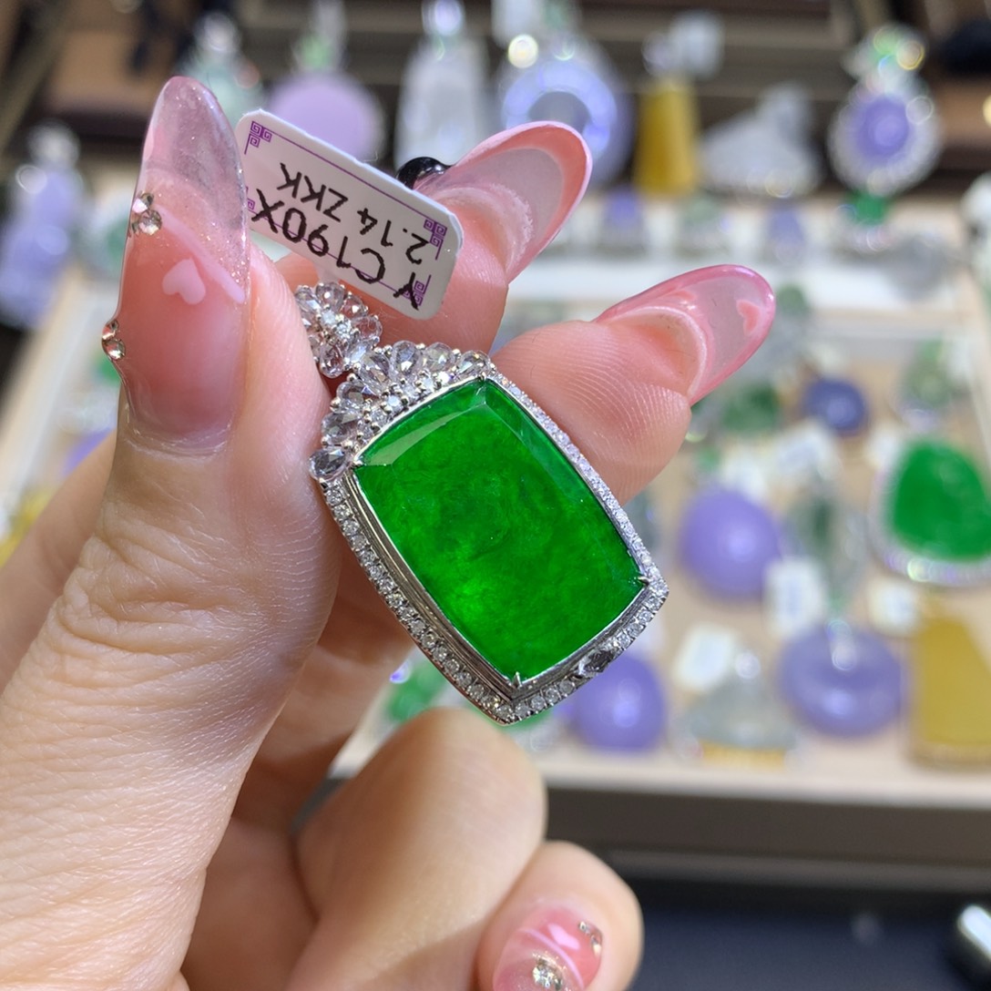 翡翠颈饰18K金镶嵌翡翠