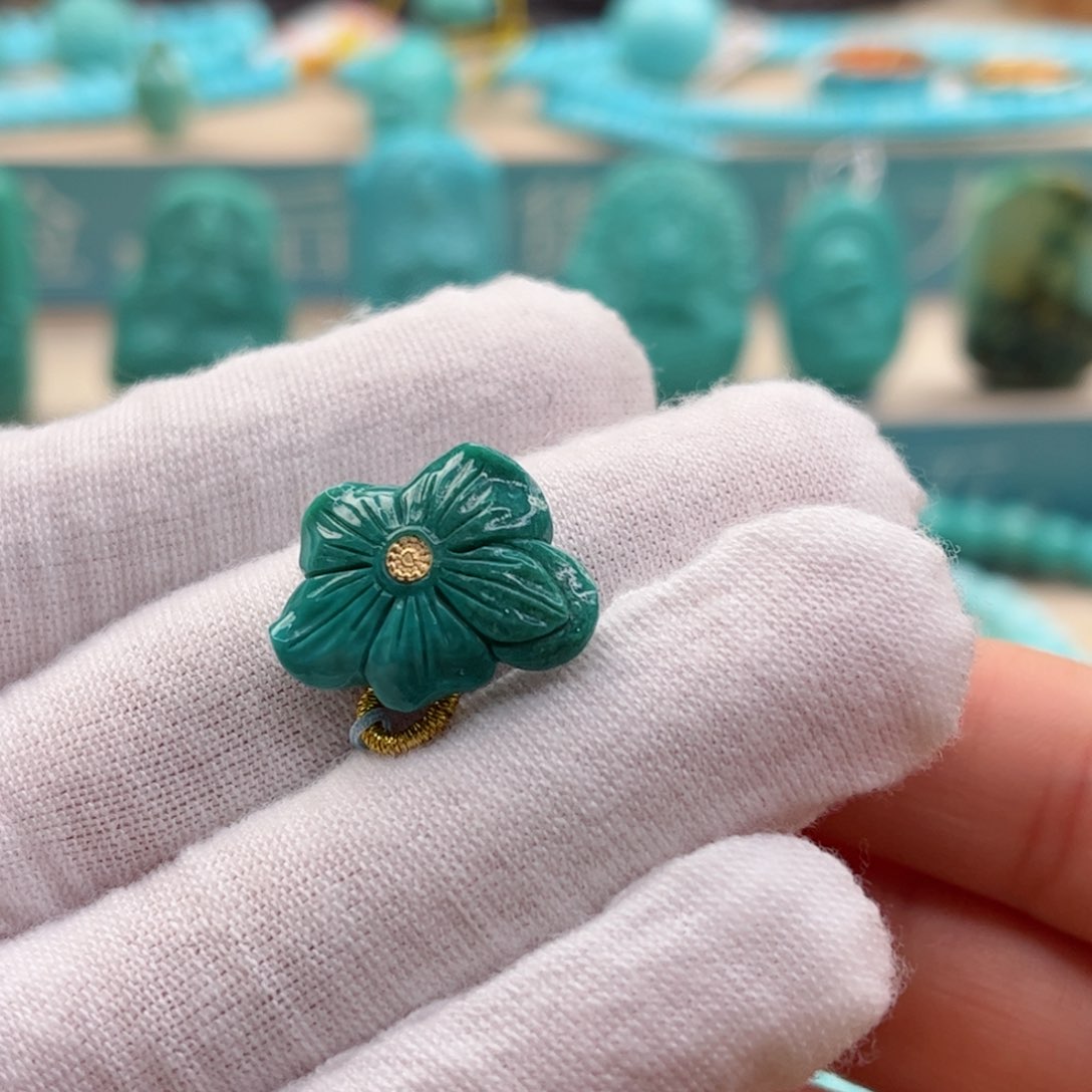 绿松石配饰未镶嵌