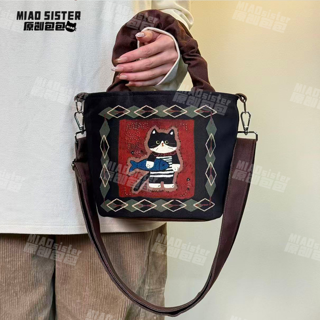 冬日猫猫可爱原创褶皱手提包百搭休闲水桶包可斜挎单肩妈咪包B