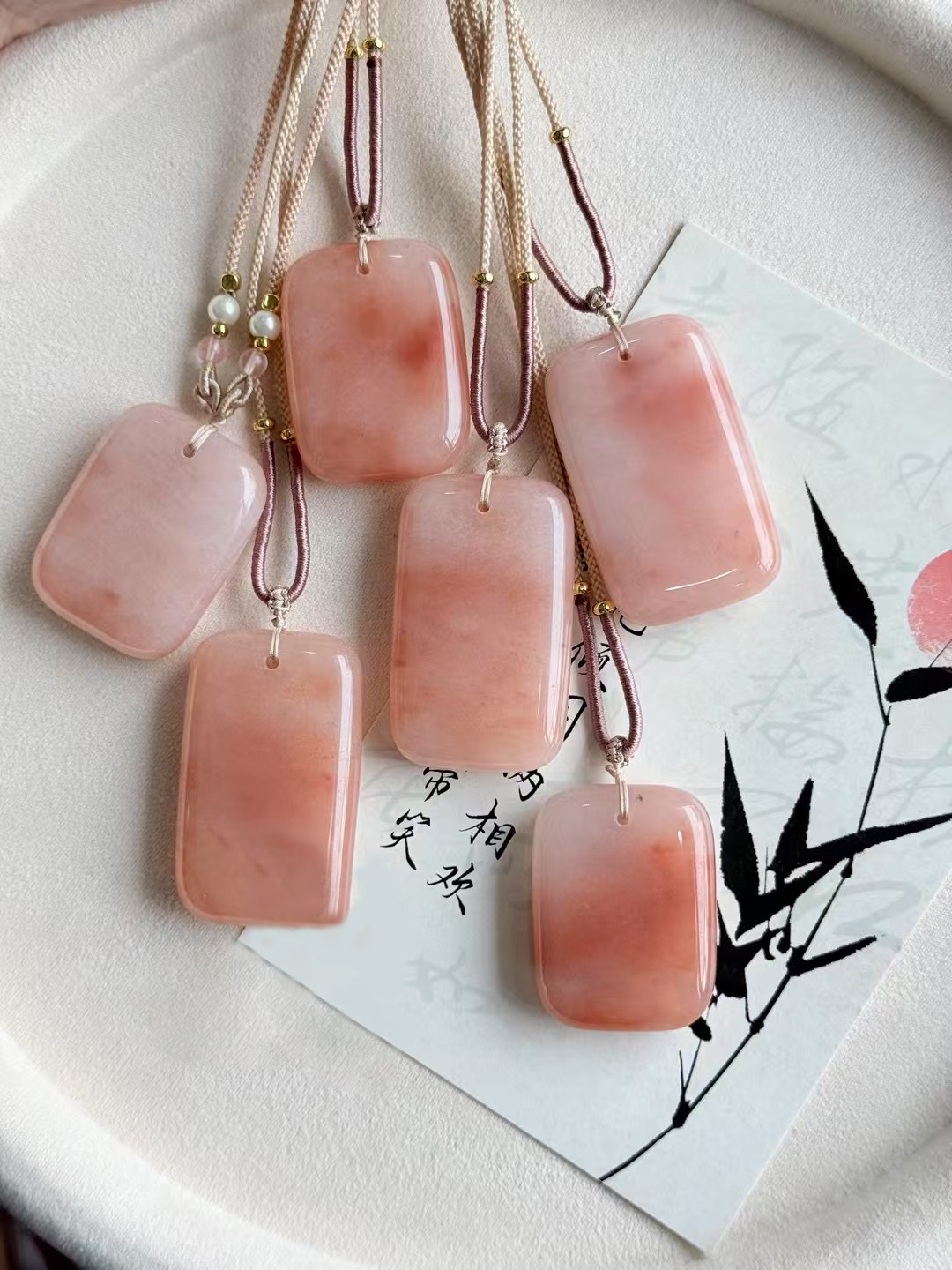 新疆金丝玉平安粉色桃花酿无事牌吊坠男女飘花平安牌玉坠项链挂件