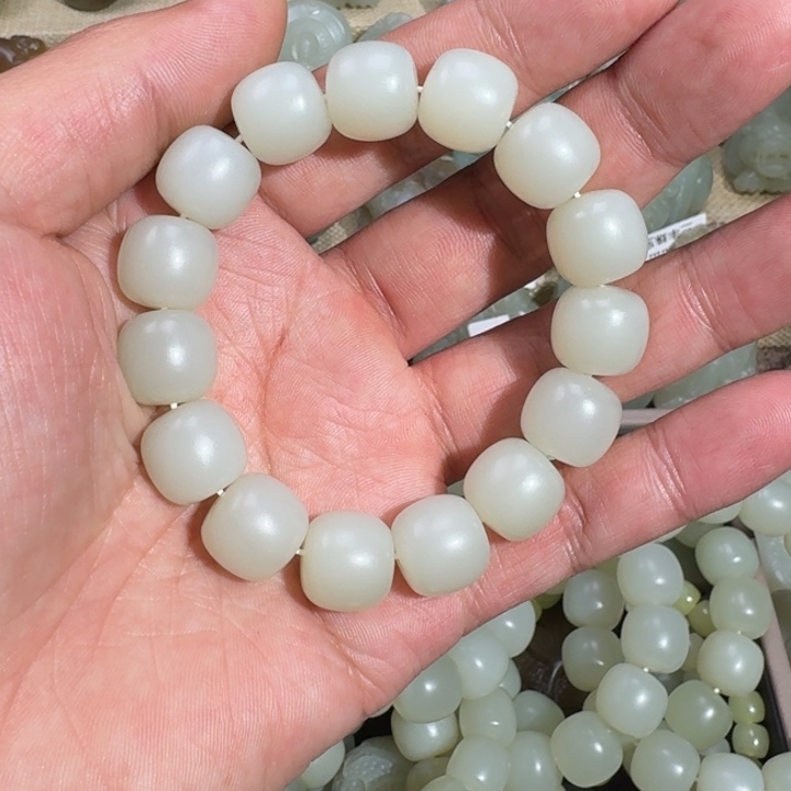 和田玉颈饰未镶嵌.***上