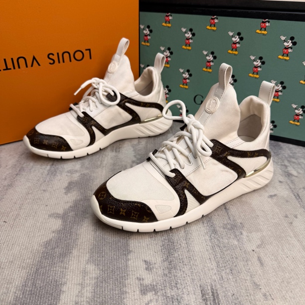 95新 LouisVuitton/路易威登 白色老花漆面舒适运动休闲鞋/39欧码