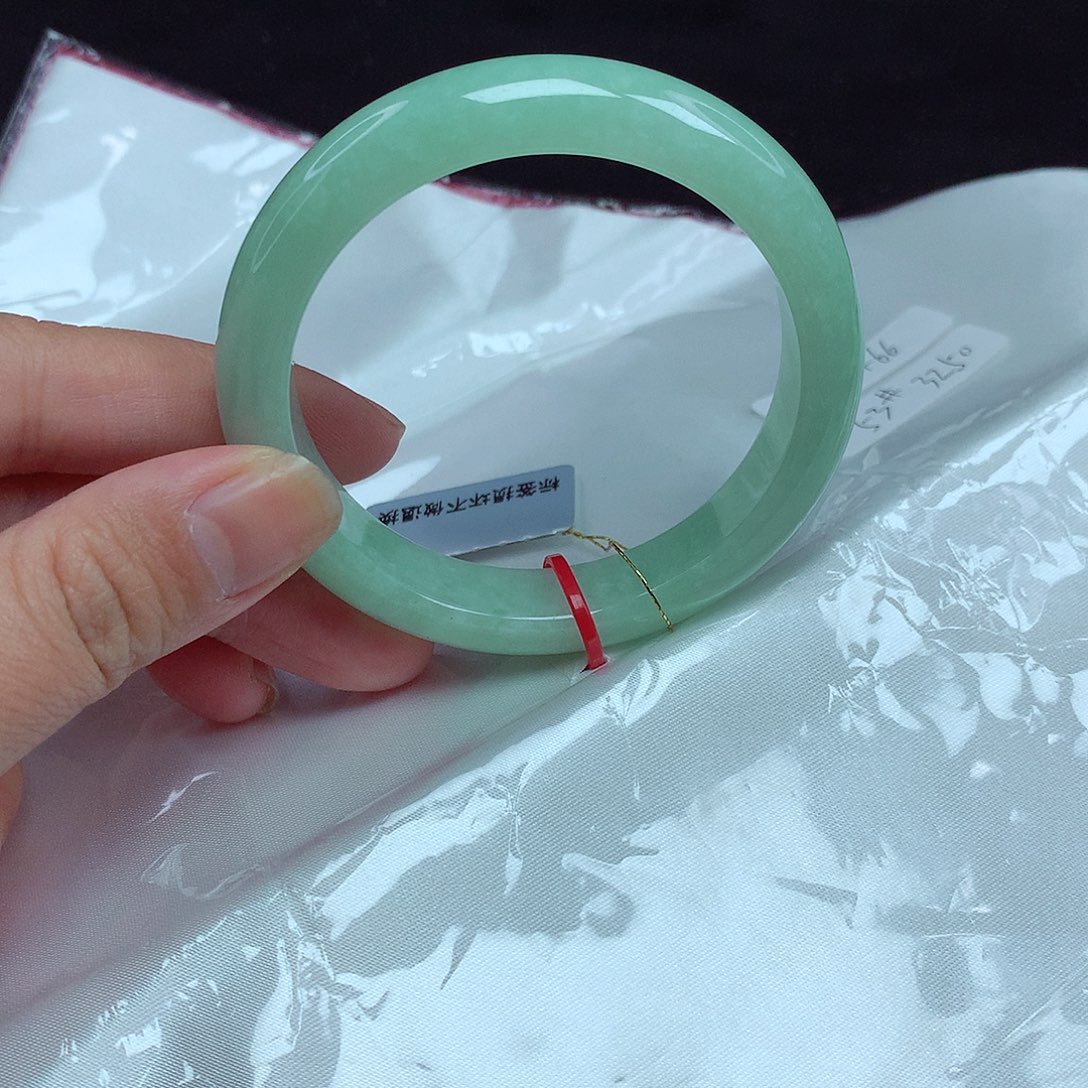 翡翠手镯未镶嵌53圈466