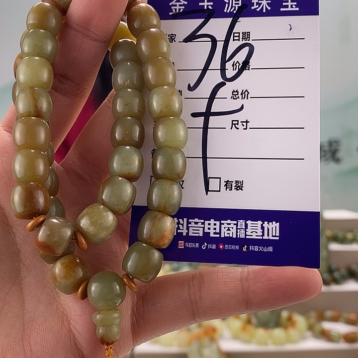 透闪石质玉手持，微瑕未镶嵌