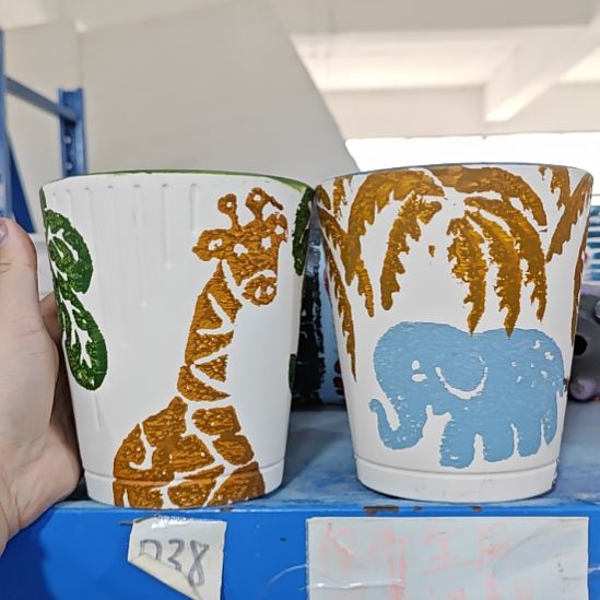 当场凑满15发货，不凑不发，花盆盆口不方不圆有针孔黑点矿点是正常