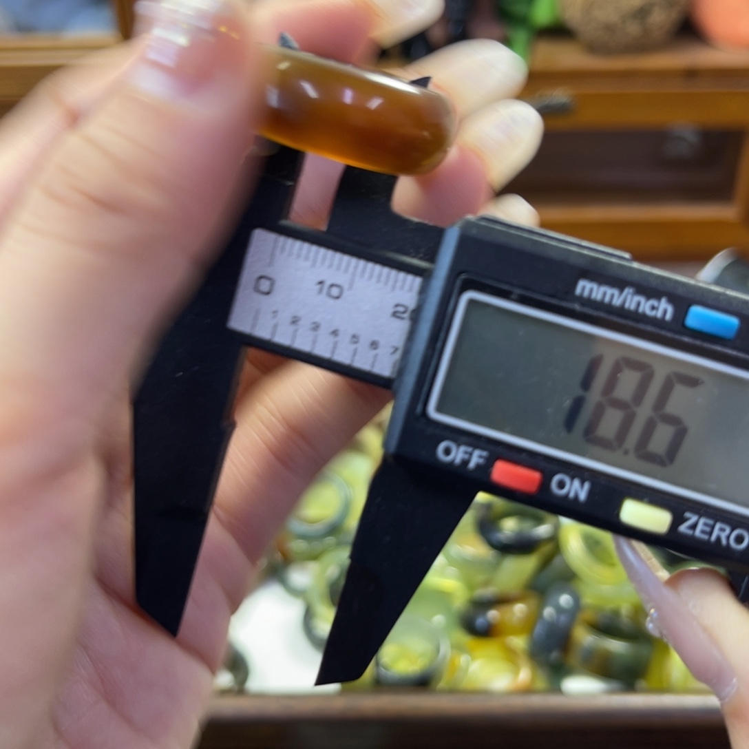 蛇纹石玉未镶嵌手镯123