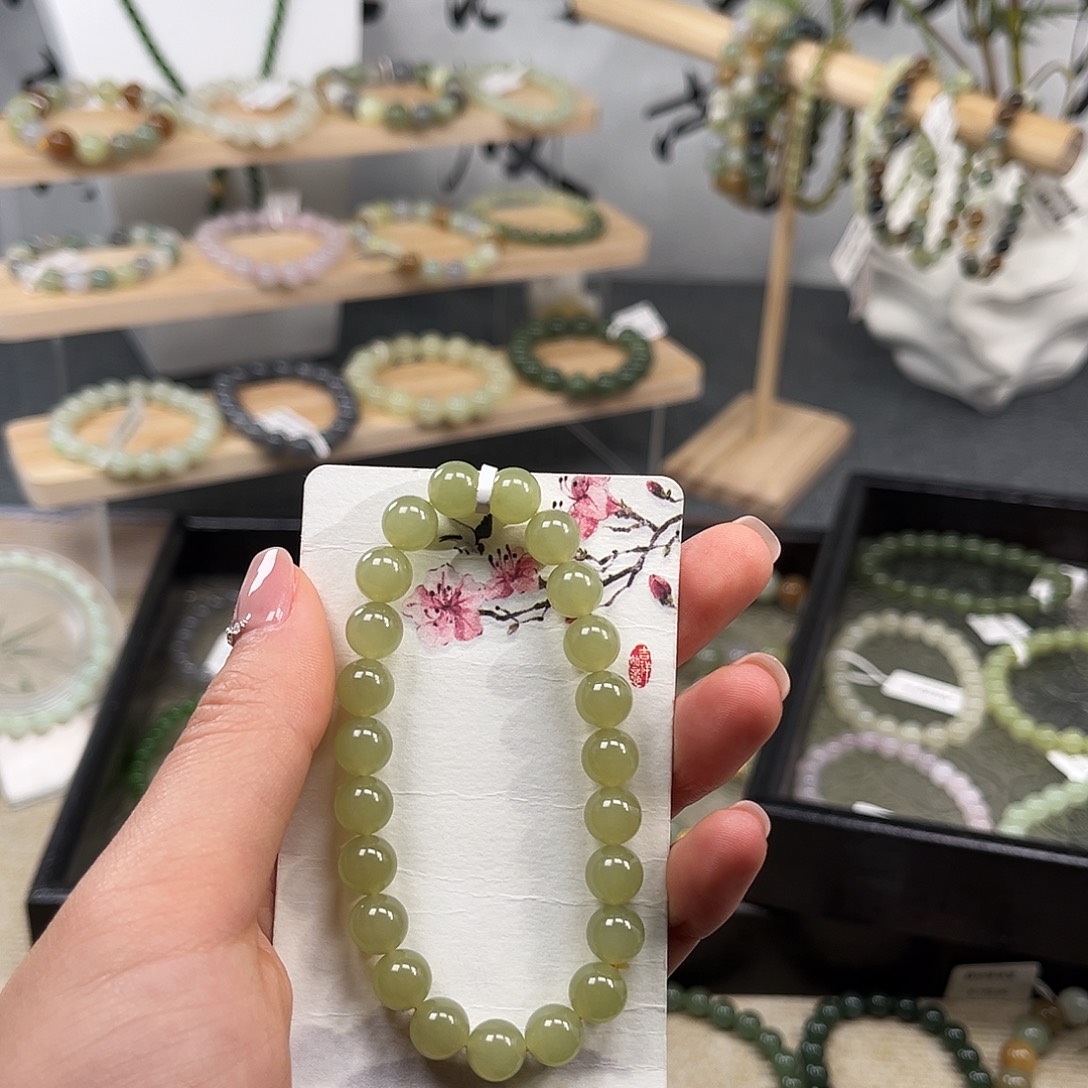 静***静和田玉未镶嵌手串