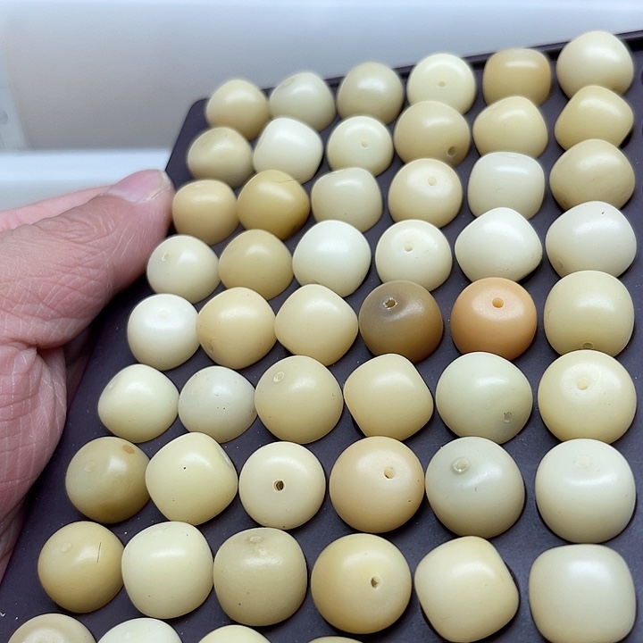 白玉菩提吊坠瑕疵13-12奶黄桶珠60颗