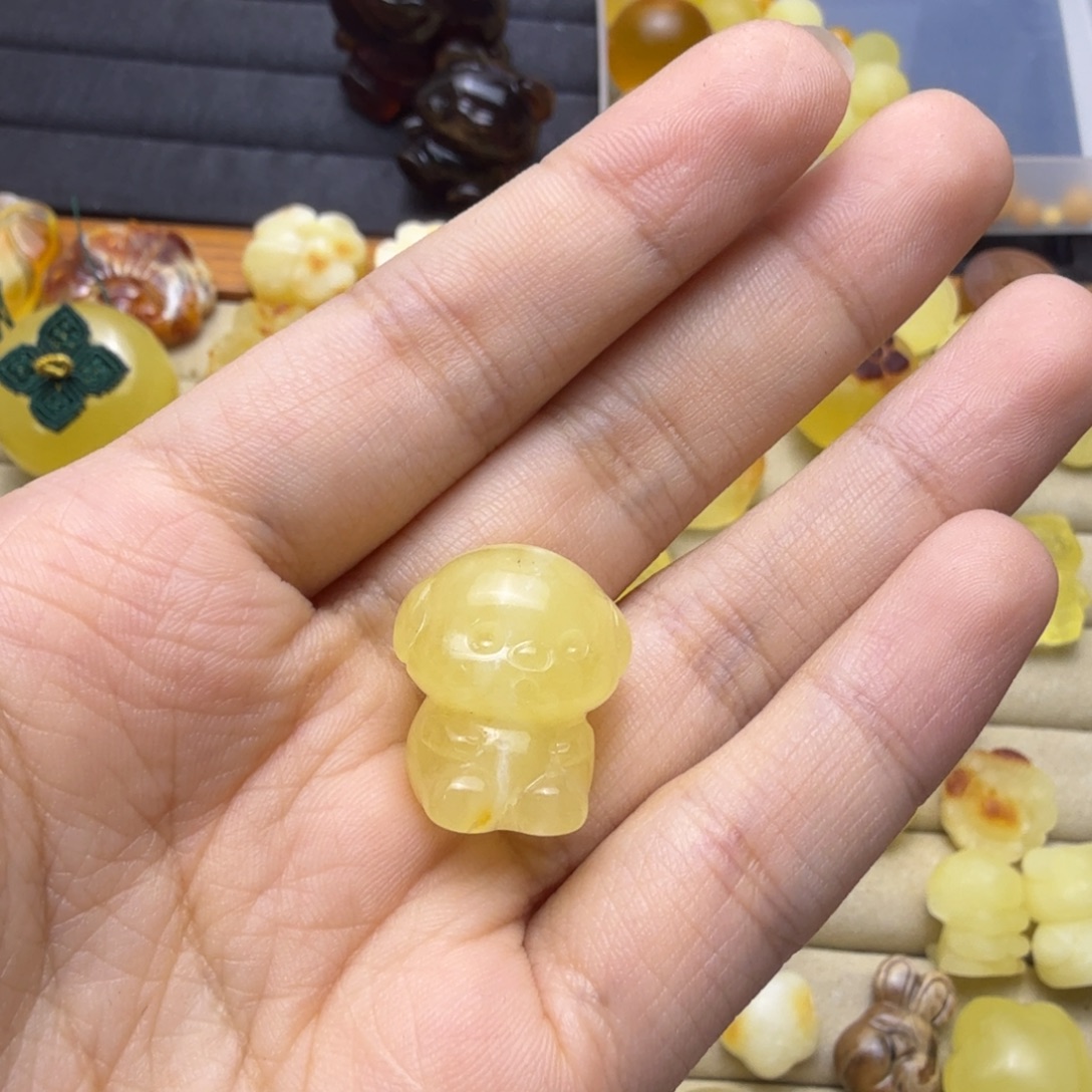 蜜蜡未镶嵌珠宝奇石