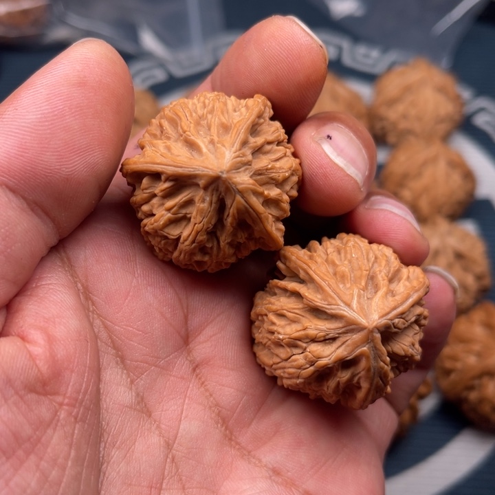 文玩核桃吊坠M****三棱