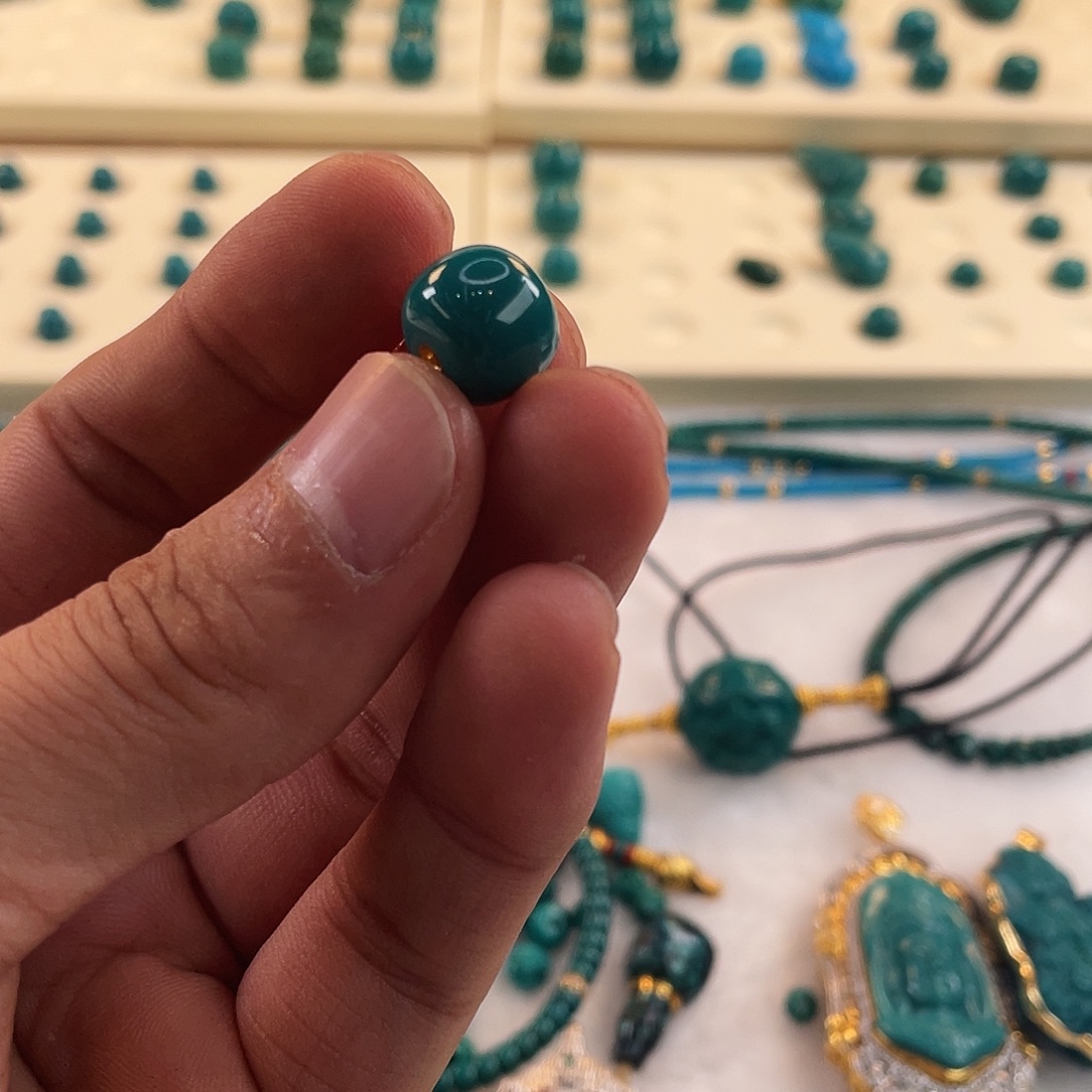 高***博绿松石未镶嵌颈饰