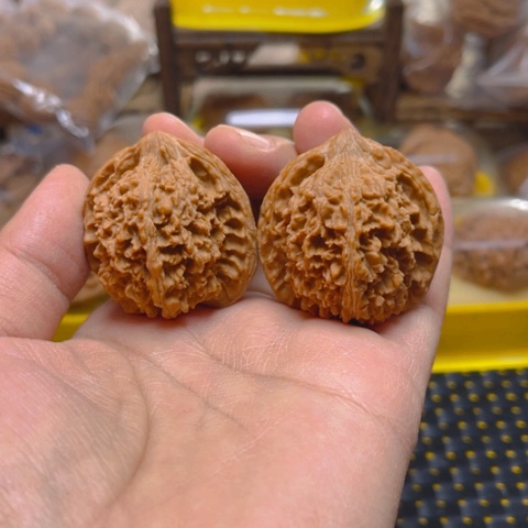 文玩核桃吊坠百花山