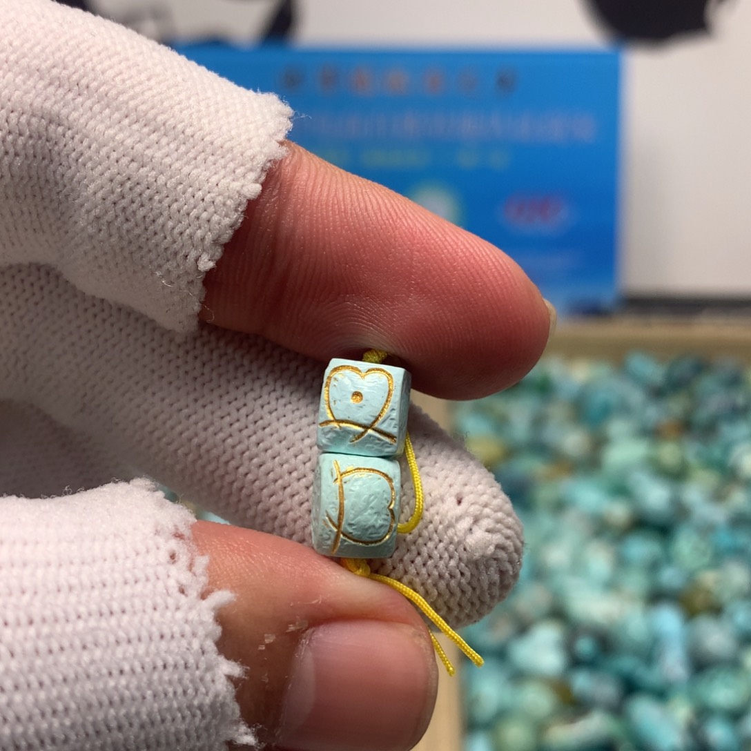 绿松石未镶嵌挂件