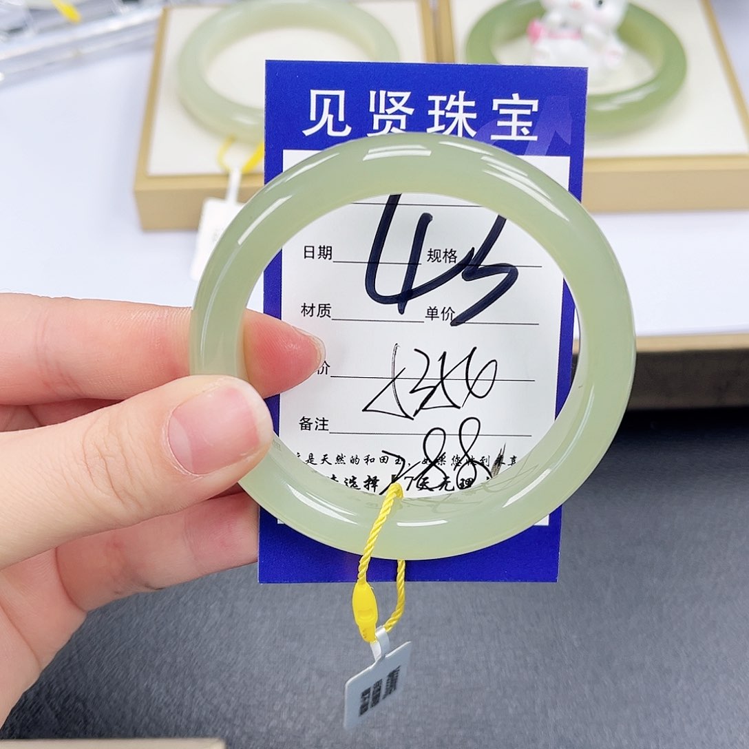 和田玉未镶嵌手镯