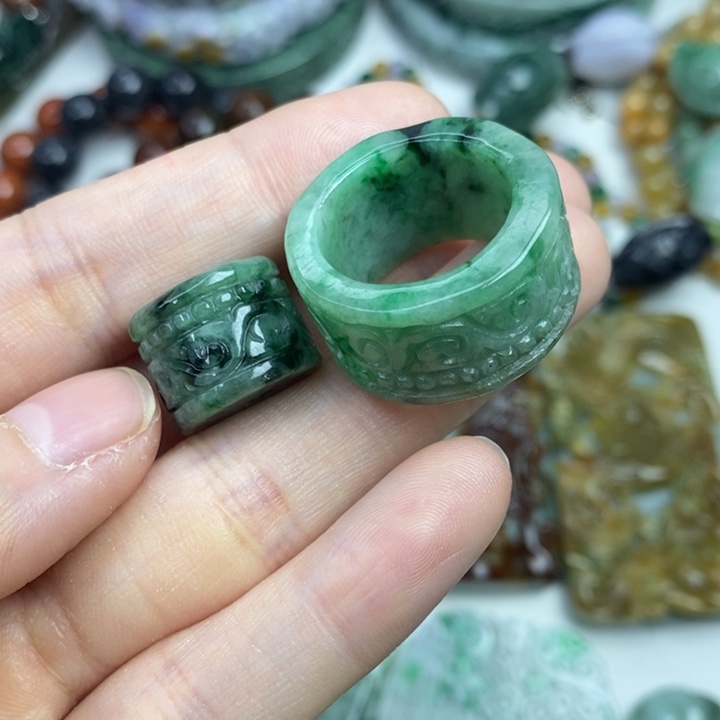 颈饰未镶嵌翡翠吊坠