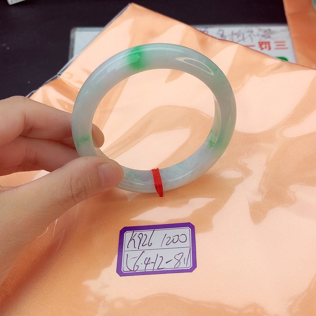 翡翠手镯未镶嵌翡翠