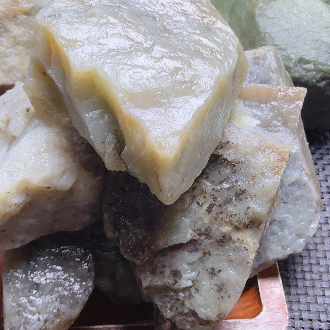 和田玉（糖玉）未镶嵌珠宝半成品