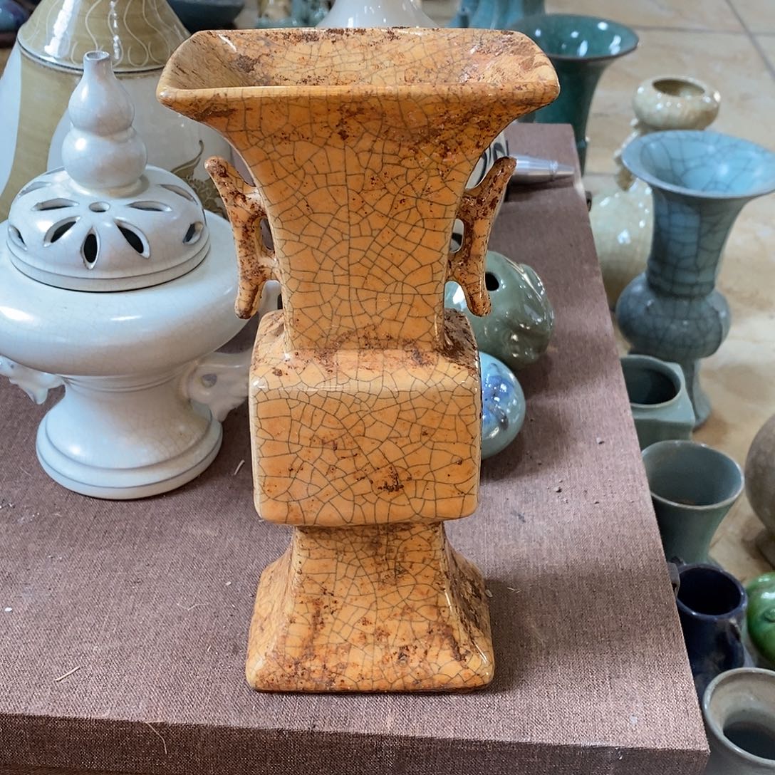 瓷片官窑的一个大瓶子