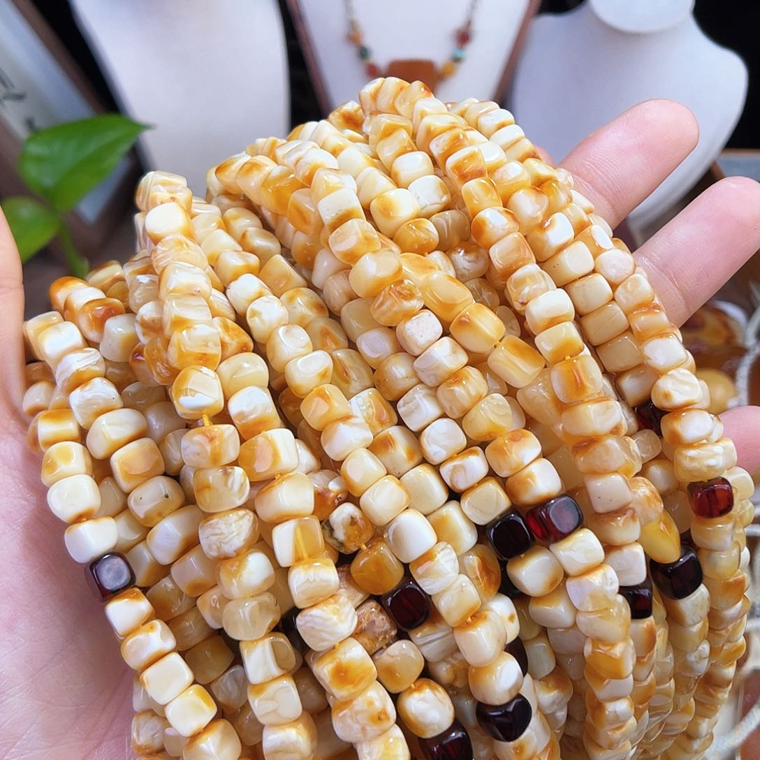 未镶嵌琥珀珠宝奇石多样性发一条