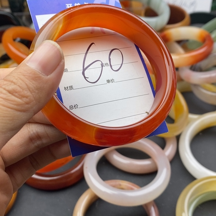 未镶嵌手镯石英质玉