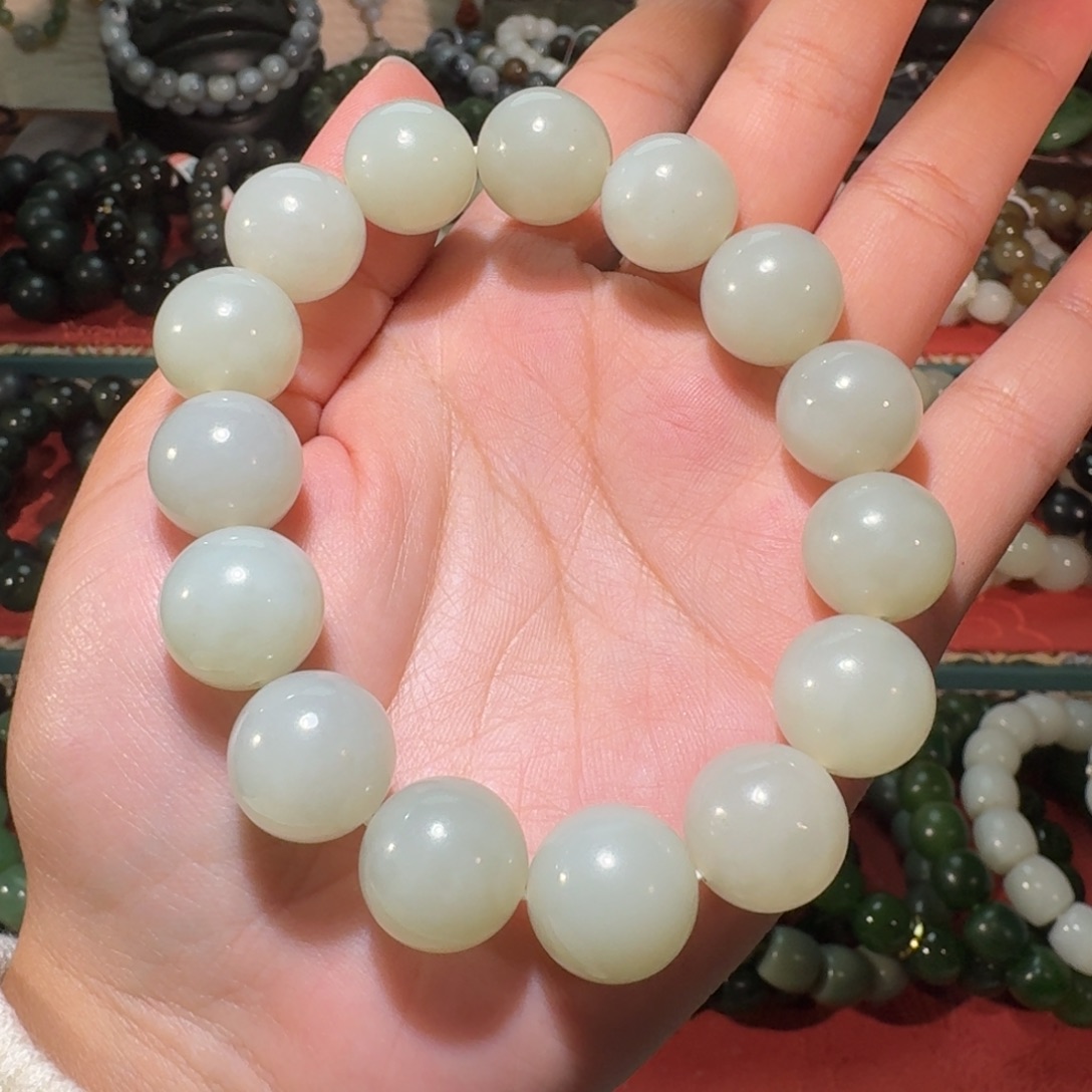 蜉***.和田玉未镶嵌手链