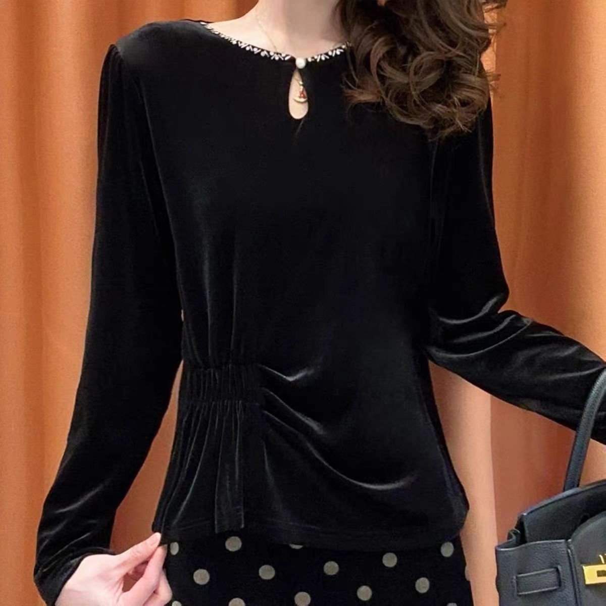 2025秋冬新款重工钉钻设计感褶皱收腰显瘦时尚丝绒上衣8009