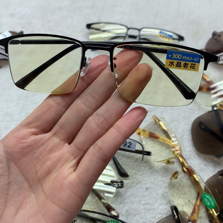 陕****?竹叶青老花镜300度