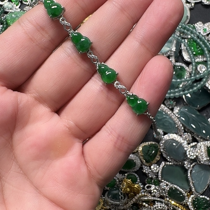 翡翠未镶嵌颈饰天然A货翡翠放漏