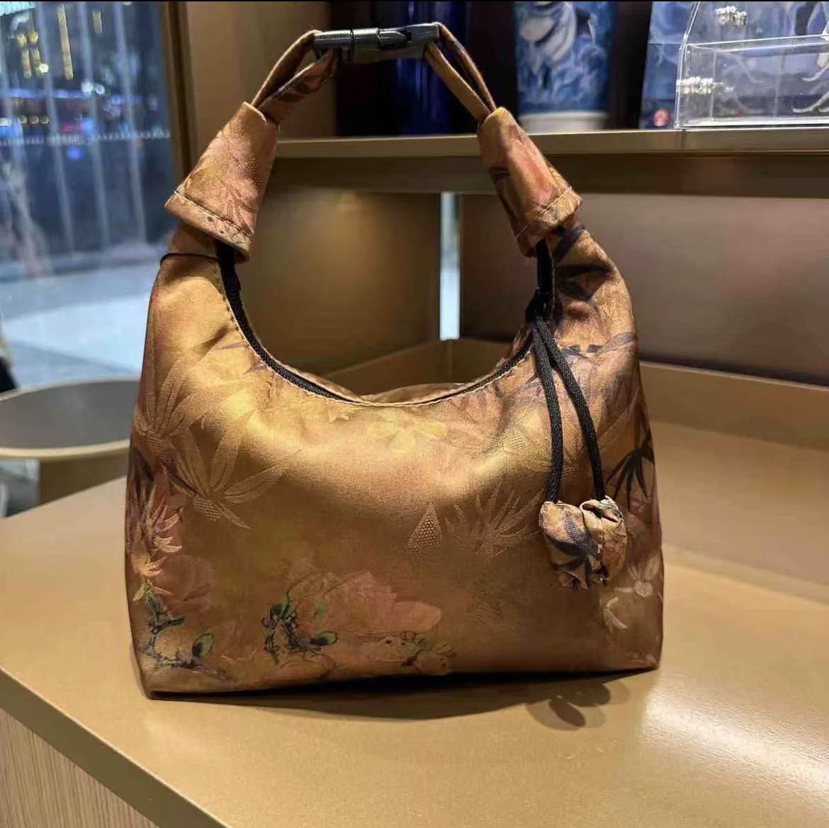 新中式香云纱手提斜挎包 中国风双面定位花抽绳设计