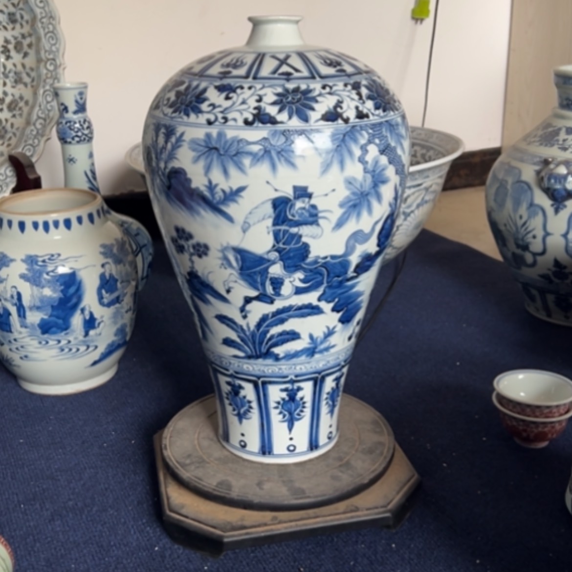 【闪购商品】青花人物大梅瓶欣赏