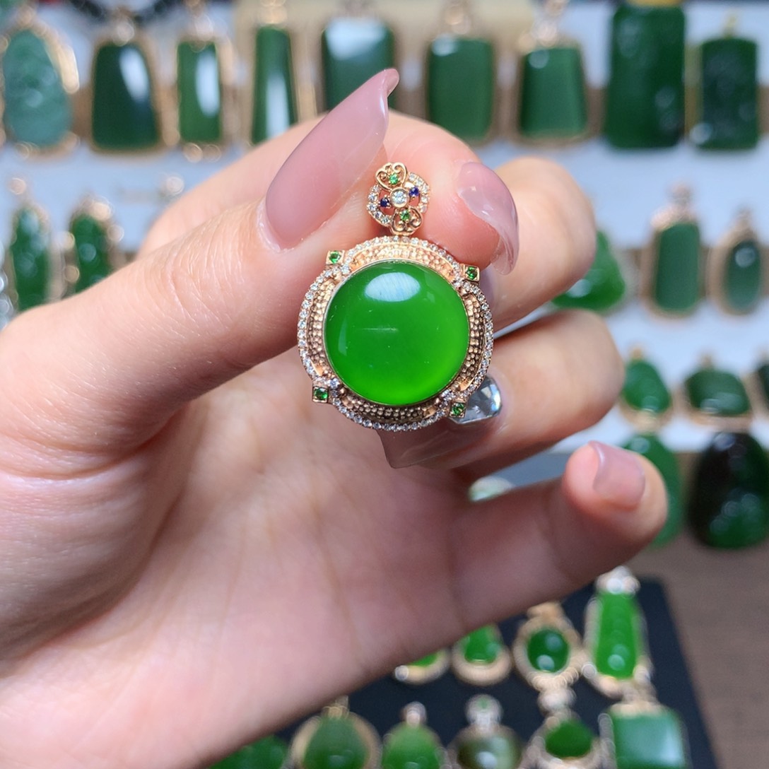 和田玉（碧玉）吊坠18K金镶嵌