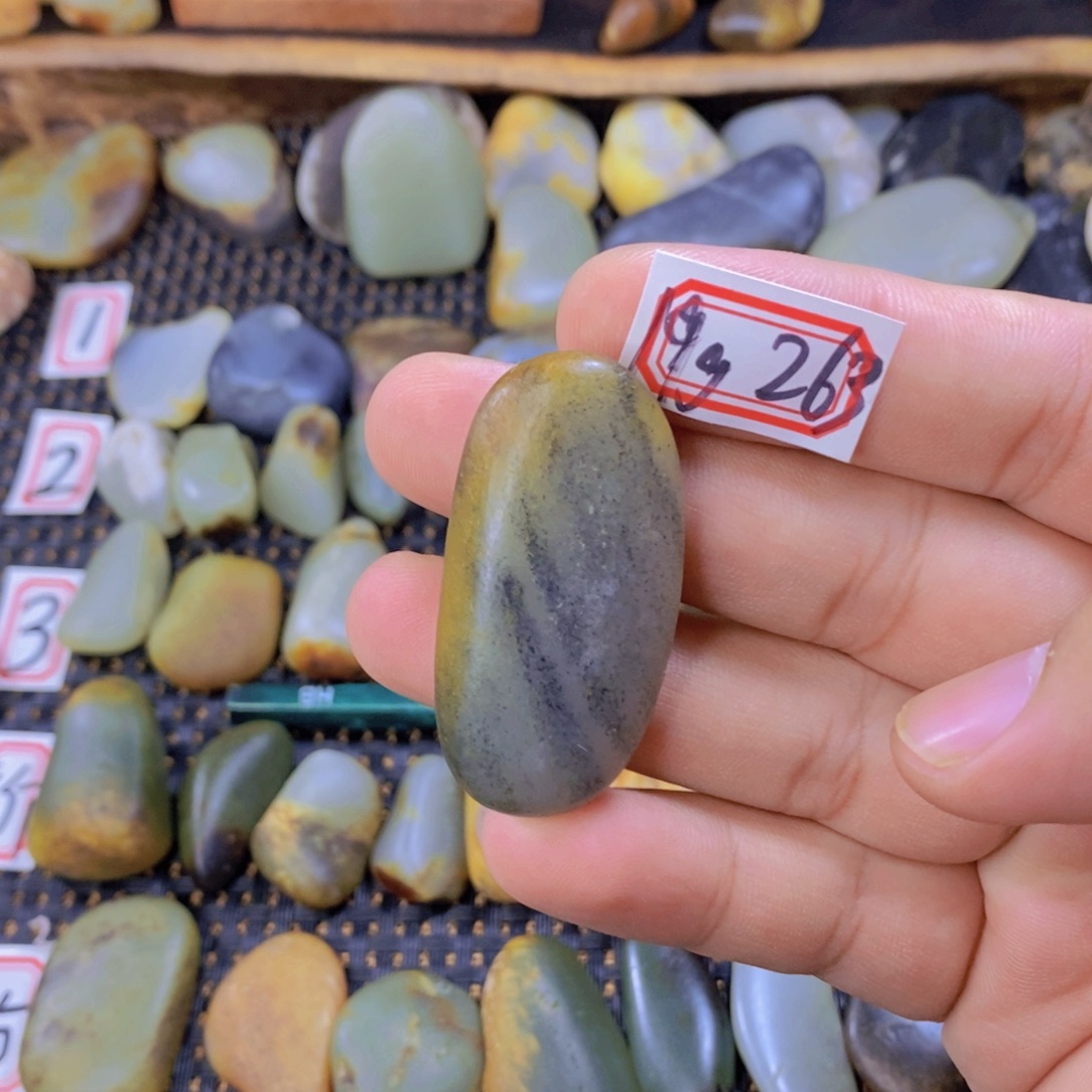 颈饰未镶嵌和田玉（糖玉）