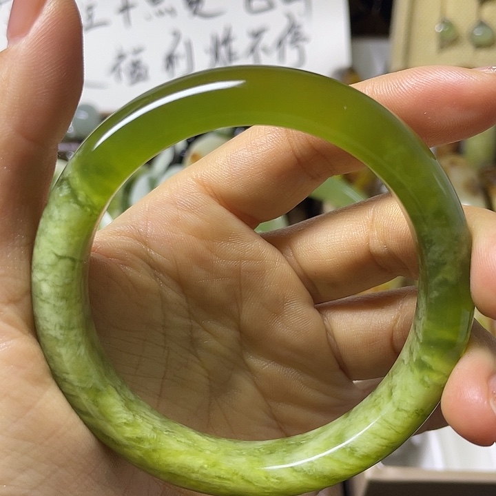 往***烟蛇纹石玉未镶嵌手镯