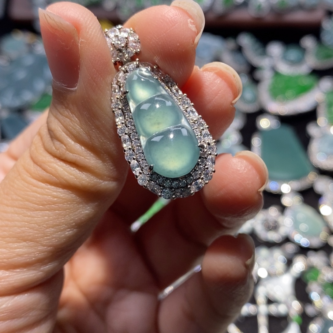 翡翠未镶嵌颈饰翡翠