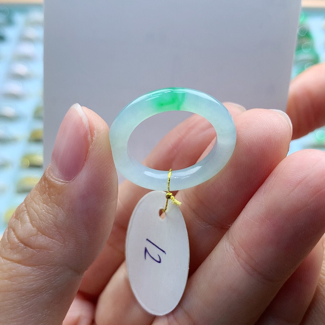 翡翠戒指未镶嵌若12圈