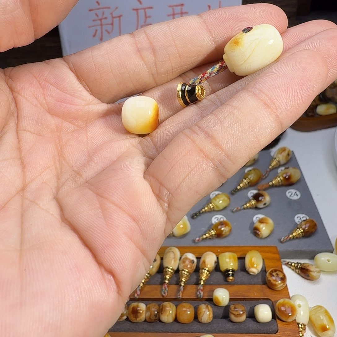 高****琥珀未镶嵌珠宝奇石琥珀