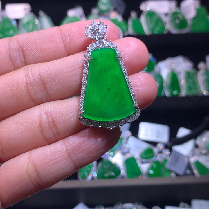 【闪购商品】颈饰银S925镶嵌翡翠云*秋