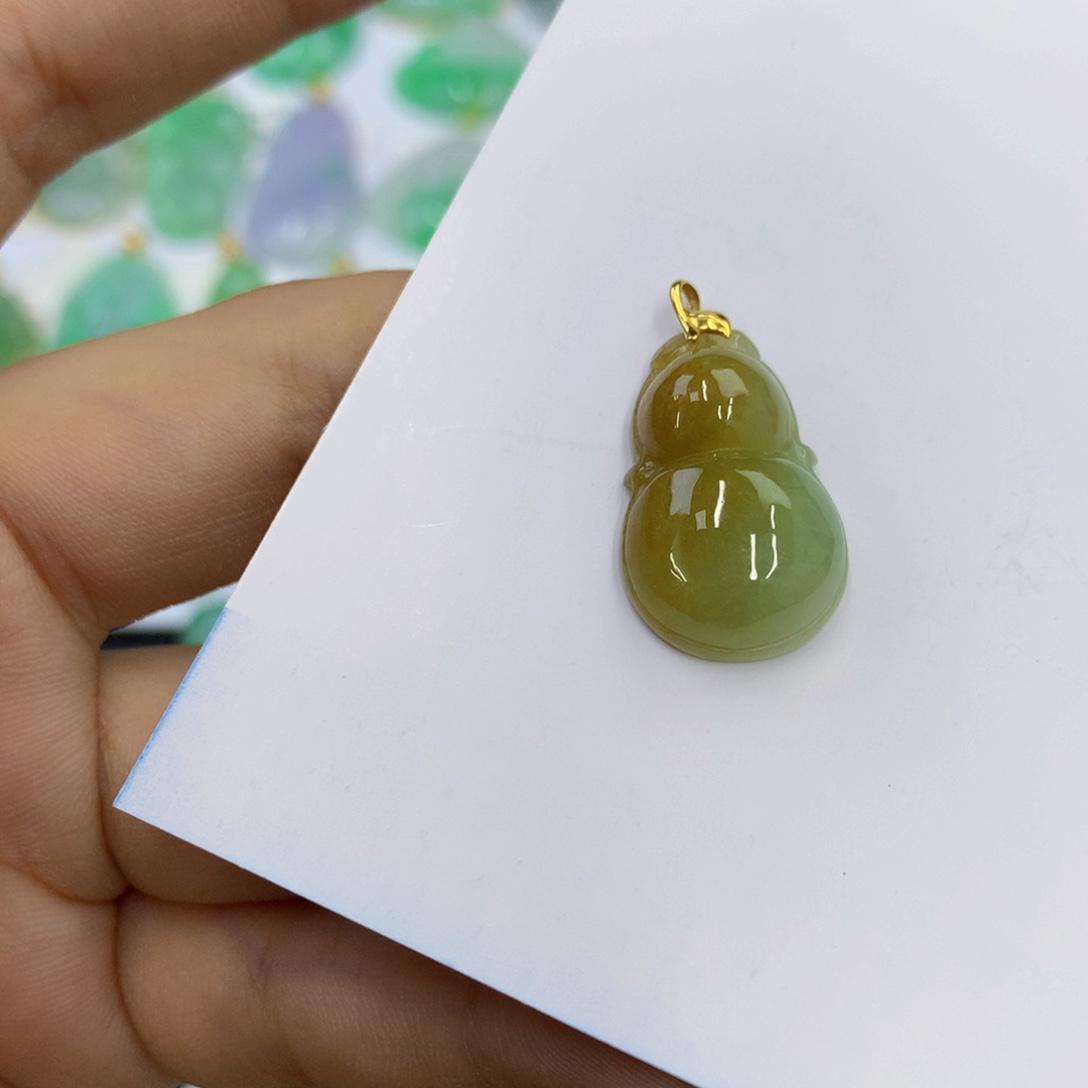 翡翠18K金镶嵌颈饰翡翠