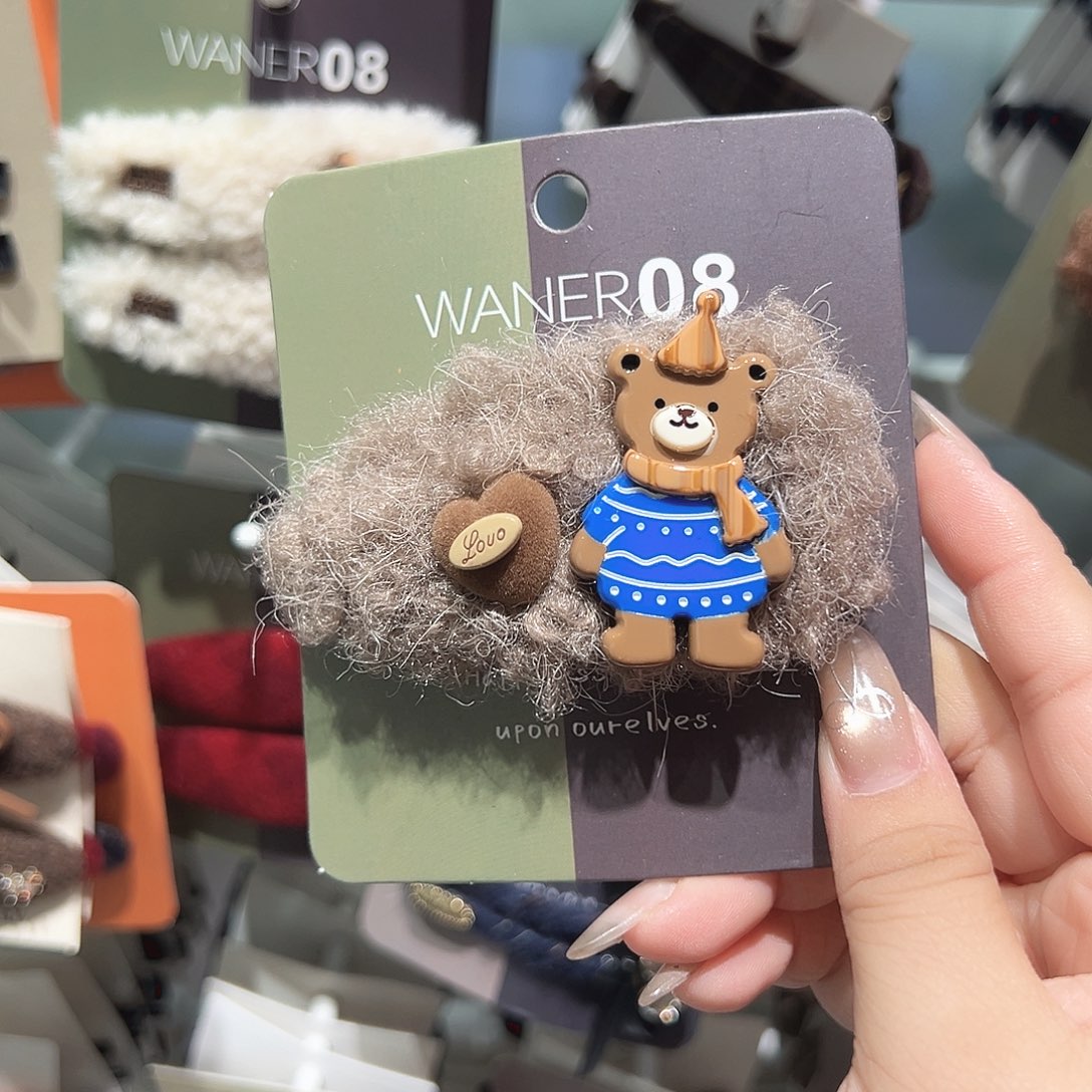 非金属浅咖小熊毛毛掰掰