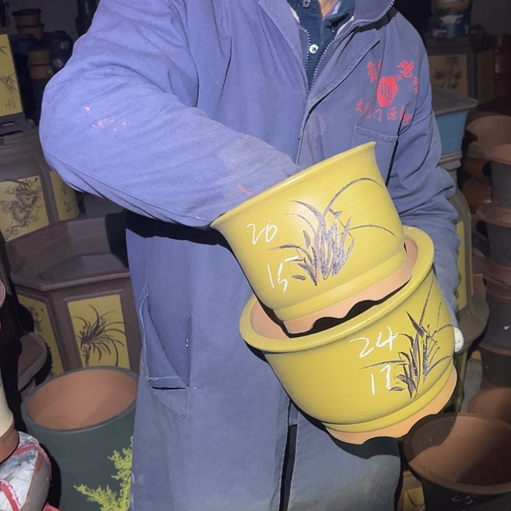 紫砂花盆紫砂花盆和小