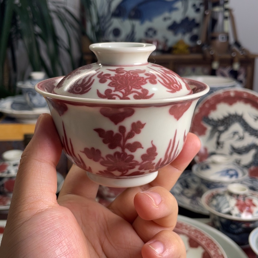 青花釉里红花卉盖碗