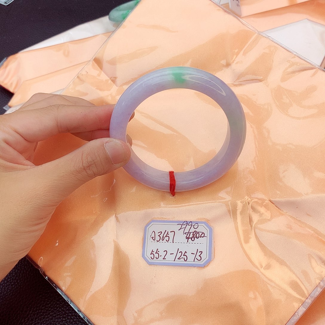 翡翠手镯未镶嵌翡翠