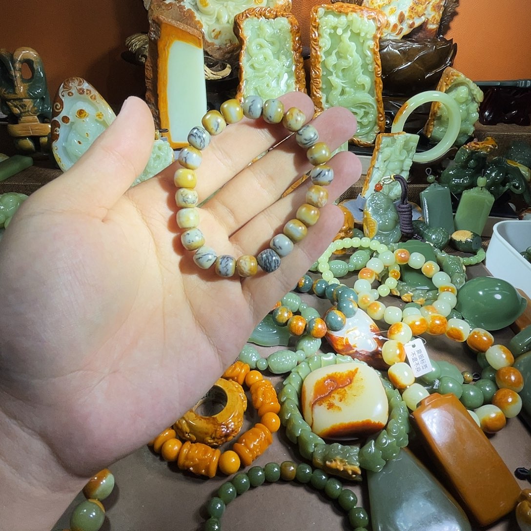 透闪石质玉未镶嵌珠宝奇石