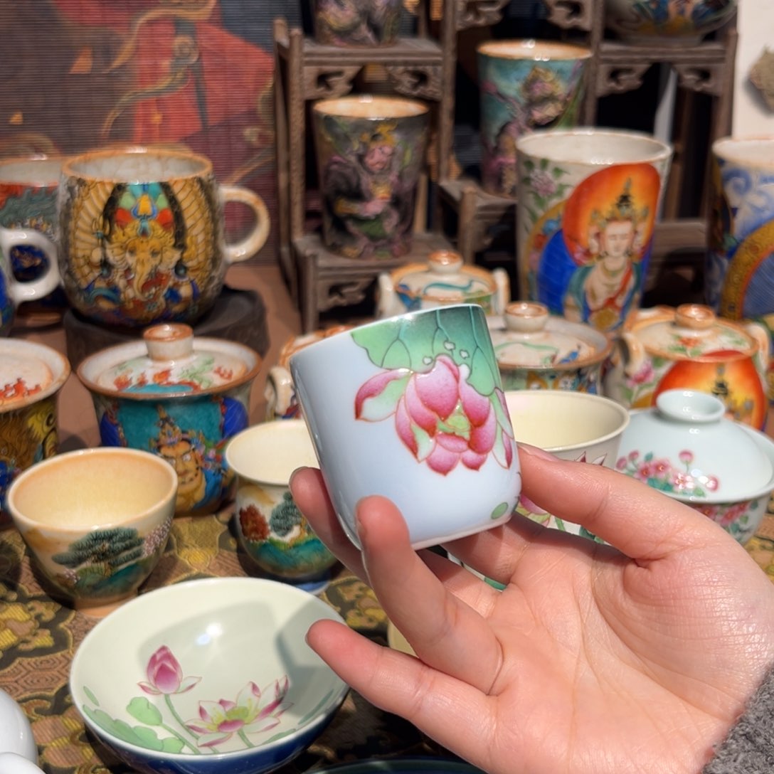 荷花景德镇手工手绘制作