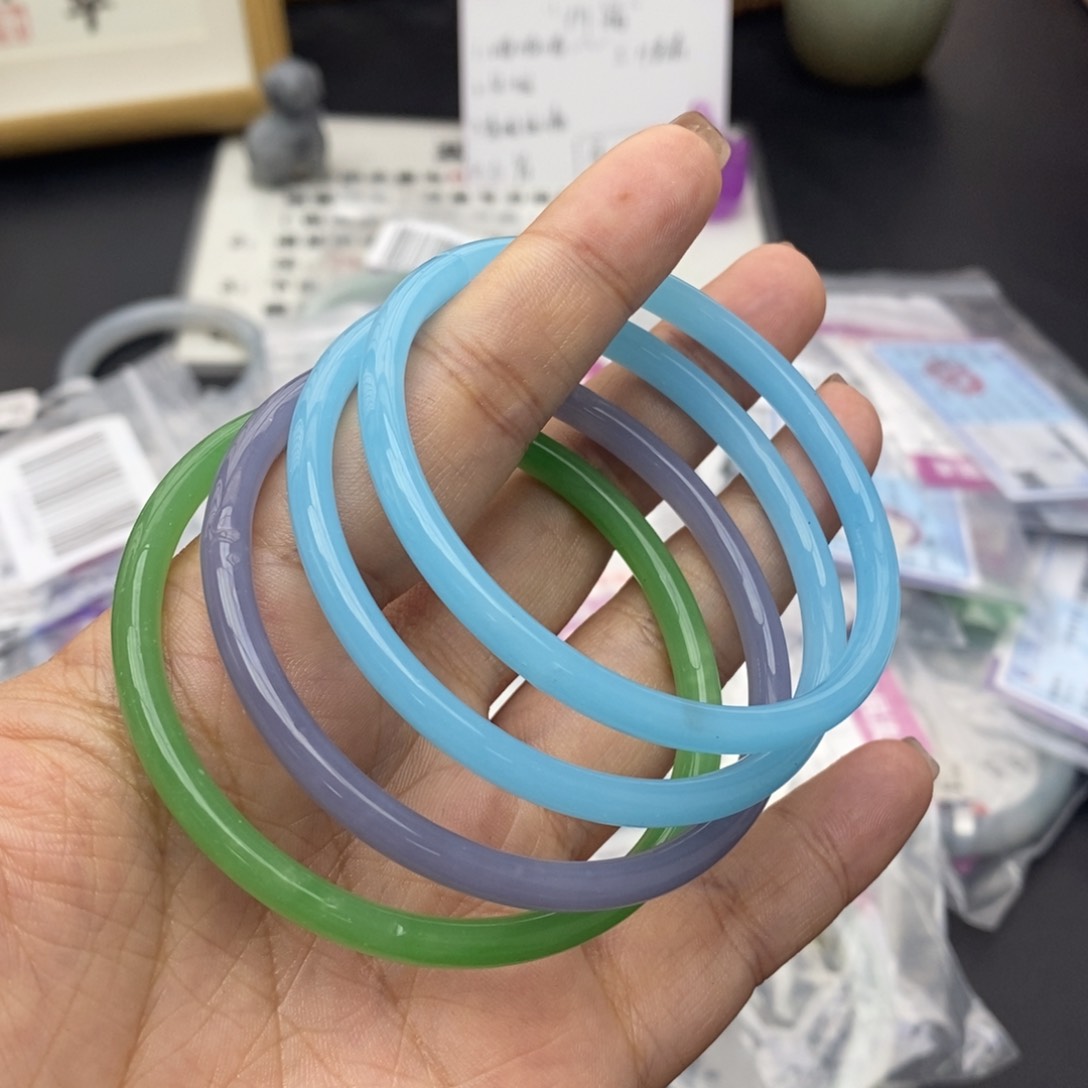 翡翠手镯未镶嵌手镯