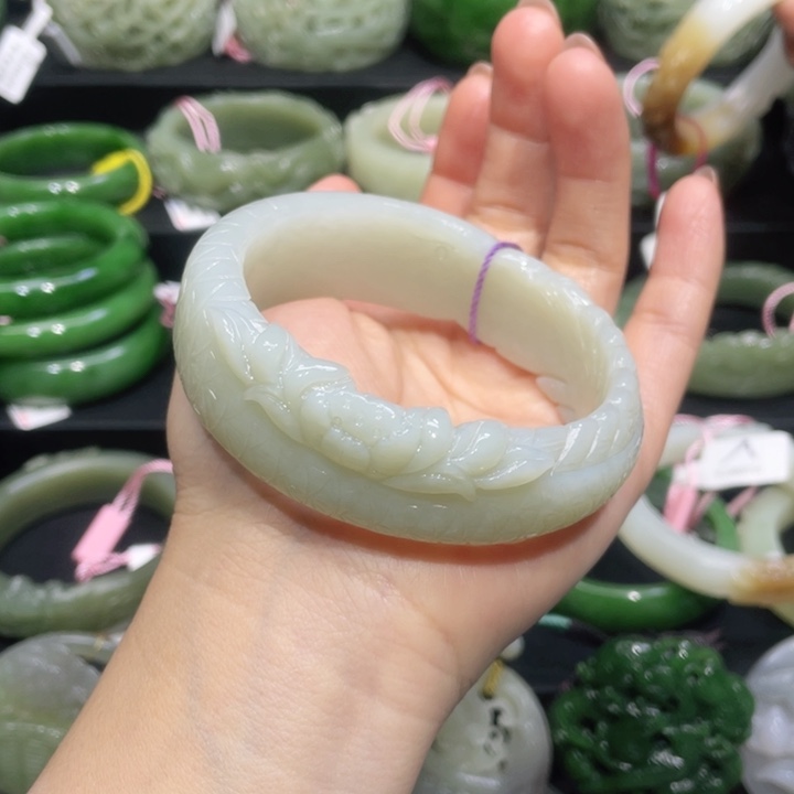 和田玉手镯61圈口 编号30未镶嵌